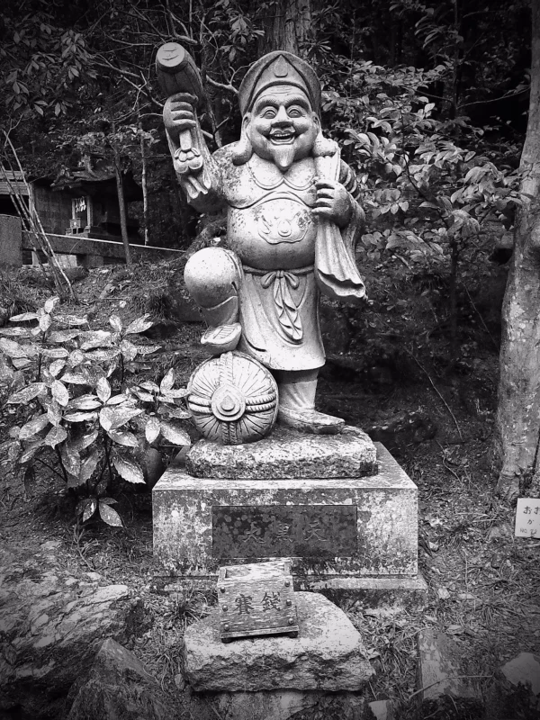 宝登山神社で参拝するもアレな大黒様が…