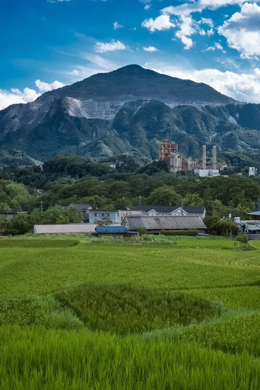 寺坂棚田と武甲山の絶景