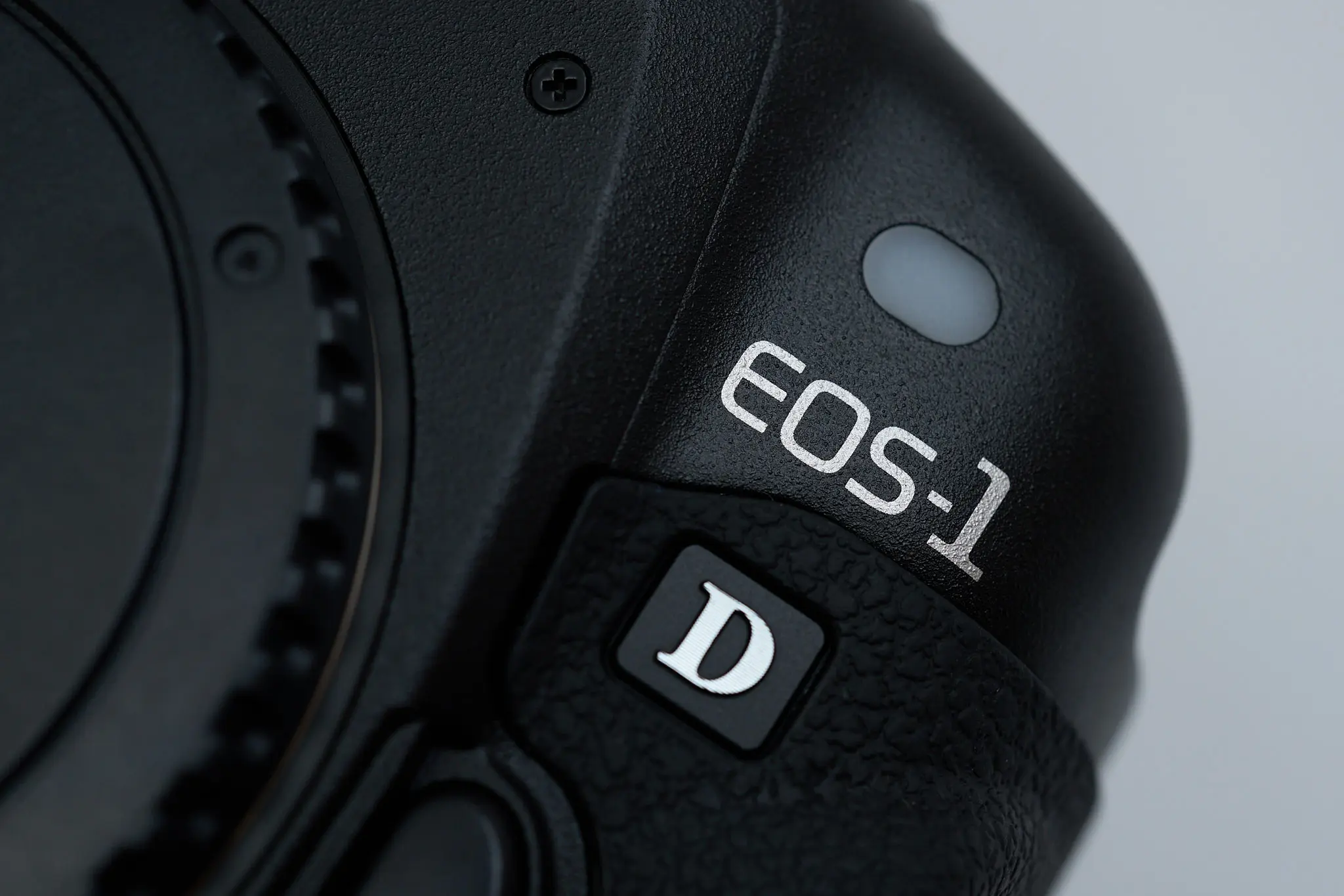 Canon EOS-1D 初代、まさかの新品!?