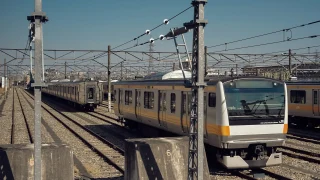 先頭車両だけ切り離されているのは、なんでだろ〜？